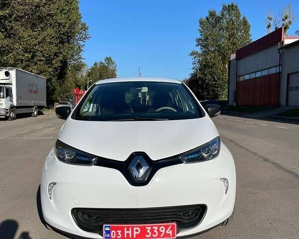 Белый Рено Зое, объемом двигателя 0 л и пробегом 160 тыс. км за 8200 $, фото 1 на Automoto.ua