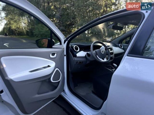 Белый Рено Зое, объемом двигателя 0 л и пробегом 16 тыс. км за 9287 $, фото 19 на Automoto.ua