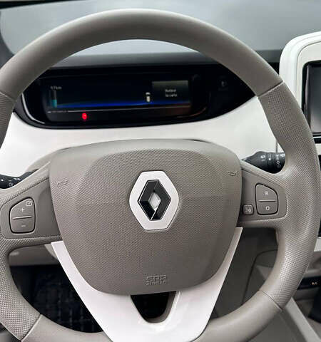 Белый Рено Зое, объемом двигателя 0 л и пробегом 97 тыс. км за 9200 $, фото 37 на Automoto.ua
