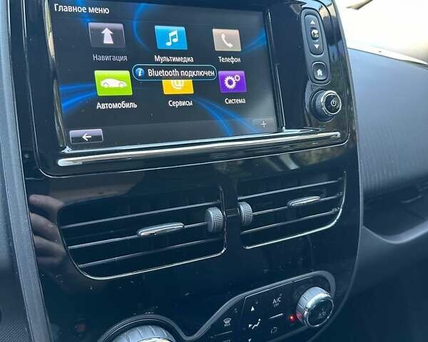 Білий Рено Зое, об'ємом двигуна 0 л та пробігом 41 тис. км за 11500 $, фото 13 на Automoto.ua