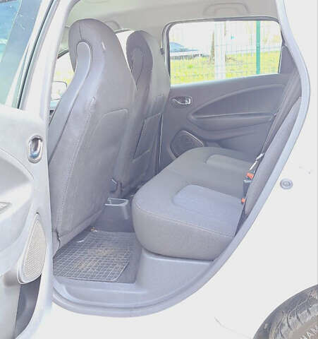 Білий Рено Зое, об'ємом двигуна 0 л та пробігом 36 тис. км за 9499 $, фото 10 на Automoto.ua