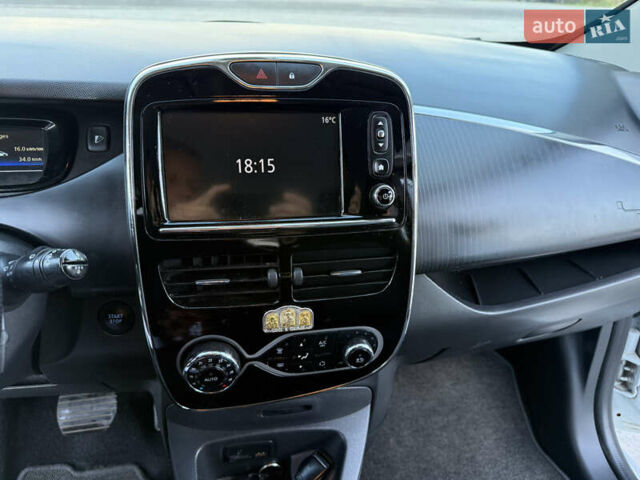 Белый Рено Зое, объемом двигателя 0 л и пробегом 51 тыс. км за 10800 $, фото 59 на Automoto.ua