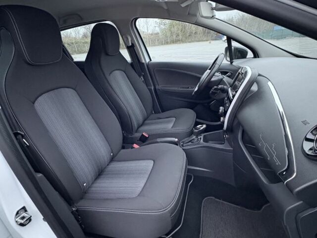 Белый Рено Зое, объемом двигателя 0 л и пробегом 37 тыс. км за 9600 $, фото 16 на Automoto.ua