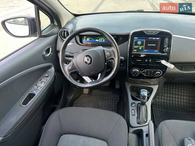 Белый Рено Зое, объемом двигателя 0 л и пробегом 72 тыс. км за 11700 $, фото 5 на Automoto.ua