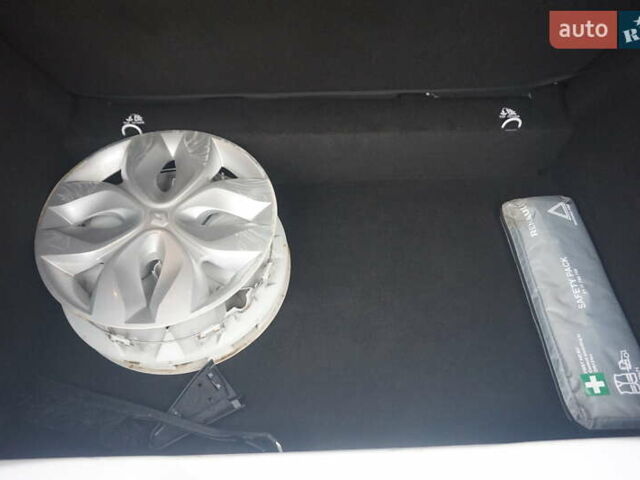 Білий Рено Зое, об'ємом двигуна 0 л та пробігом 37 тис. км за 10777 $, фото 55 на Automoto.ua