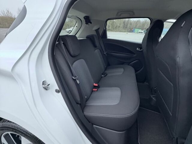 Белый Рено Зое, объемом двигателя 0 л и пробегом 37 тыс. км за 9600 $, фото 8 на Automoto.ua