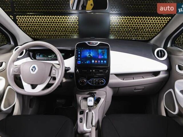 Белый Рено Зое, объемом двигателя 0 л и пробегом 18 тыс. км за 10300 $, фото 22 на Automoto.ua