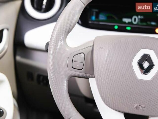 Белый Рено Зое, объемом двигателя 0 л и пробегом 18 тыс. км за 10300 $, фото 14 на Automoto.ua