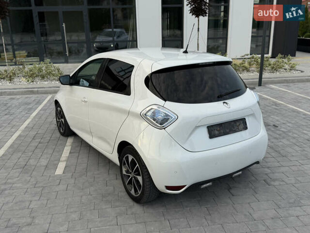 Белый Рено Зое, объемом двигателя 0 л и пробегом 73 тыс. км за 9650 $, фото 30 на Automoto.ua