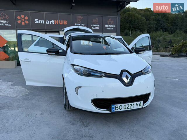 Белый Рено Зое, объемом двигателя 0 л и пробегом 51 тыс. км за 10800 $, фото 49 на Automoto.ua