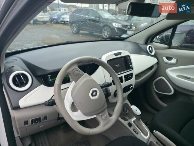 Белый Рено Зое, объемом двигателя 0 л и пробегом 85 тыс. км за 7999 $, фото 4 на Automoto.ua