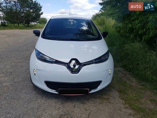 Белый Рено Зое, объемом двигателя 0 л и пробегом 95 тыс. км за 11000 $, фото 2 на Automoto.ua