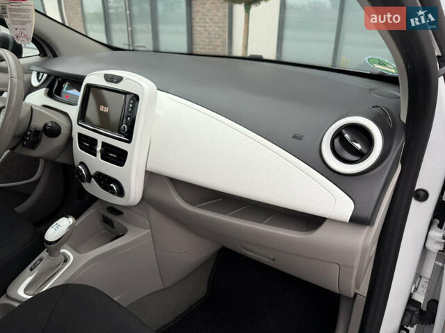 Белый Рено Зое, объемом двигателя 0 л и пробегом 127 тыс. км за 9200 $, фото 45 на Automoto.ua
