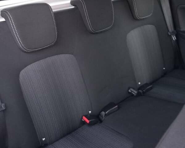 Белый Рено Зое, объемом двигателя 0 л и пробегом 39 тыс. км за 10900 $, фото 24 на Automoto.ua