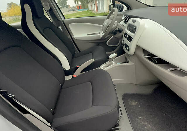 Білий Рено Зое, об'ємом двигуна 0 л та пробігом 86 тис. км за 9100 $, фото 12 на Automoto.ua