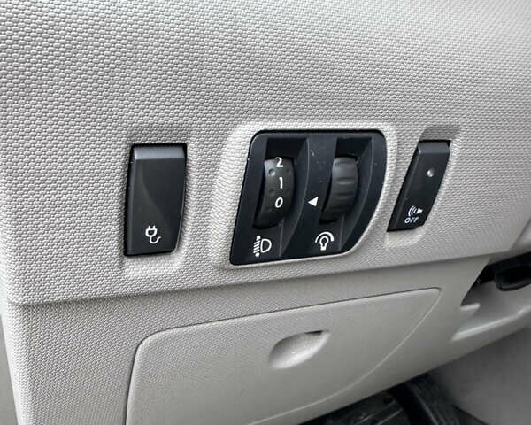 Белый Рено Зое, объемом двигателя 0 л и пробегом 96 тыс. км за 9800 $, фото 14 на Automoto.ua