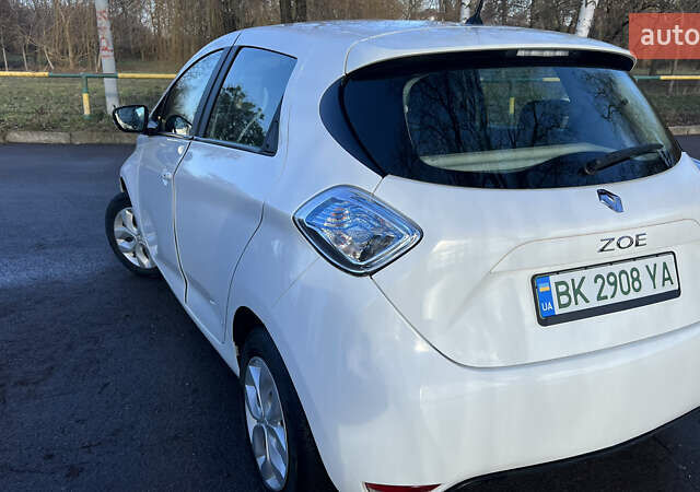 Белый Рено Зое, объемом двигателя 0 л и пробегом 85 тыс. км за 8700 $, фото 7 на Automoto.ua