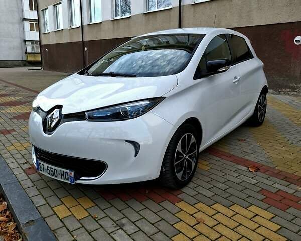 Белый Рено Зое, объемом двигателя 0 л и пробегом 129 тыс. км за 8700 $, фото 58 на Automoto.ua