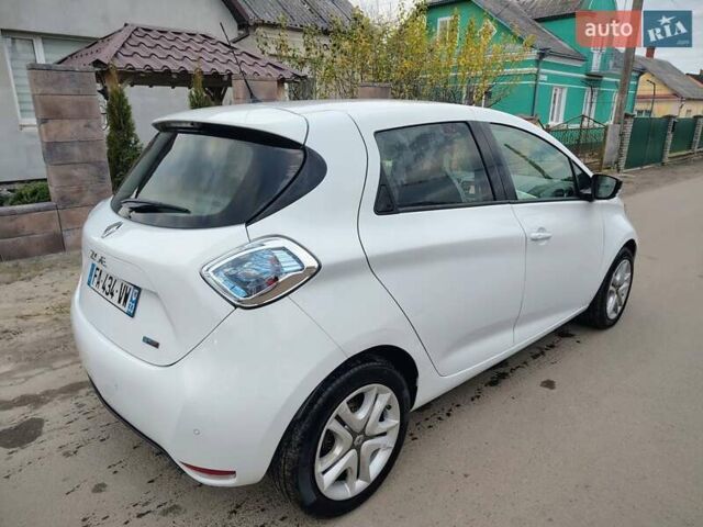 Белый Рено Зое, объемом двигателя 0 л и пробегом 90 тыс. км за 8900 $, фото 4 на Automoto.ua