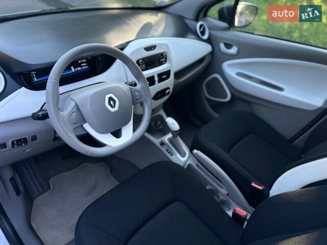 Белый Рено Зое, объемом двигателя 0 л и пробегом 16 тыс. км за 9287 $, фото 29 на Automoto.ua