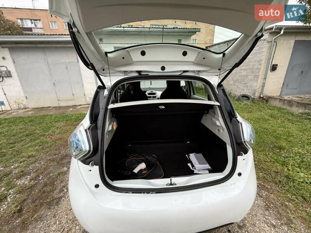 Білий Рено Зое, об'ємом двигуна 0 л та пробігом 86 тис. км за 9100 $, фото 6 на Automoto.ua