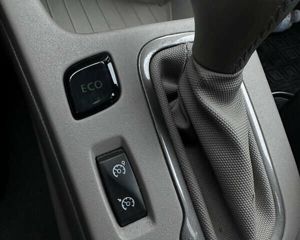 Белый Рено Зое, объемом двигателя 0 л и пробегом 96 тыс. км за 9800 $, фото 29 на Automoto.ua