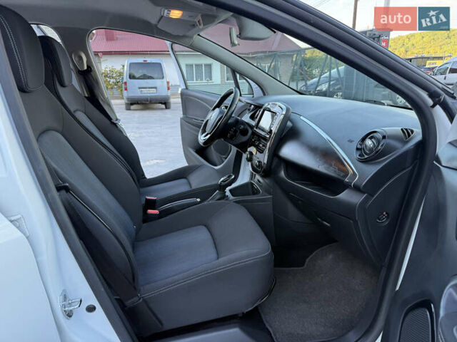 Белый Рено Зое, объемом двигателя 0 л и пробегом 51 тыс. км за 10800 $, фото 50 на Automoto.ua