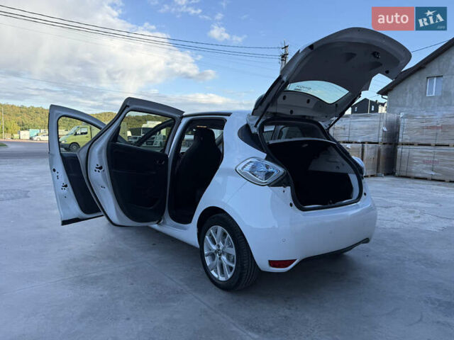 Белый Рено Зое, объемом двигателя 0 л и пробегом 51 тыс. км за 10800 $, фото 38 на Automoto.ua