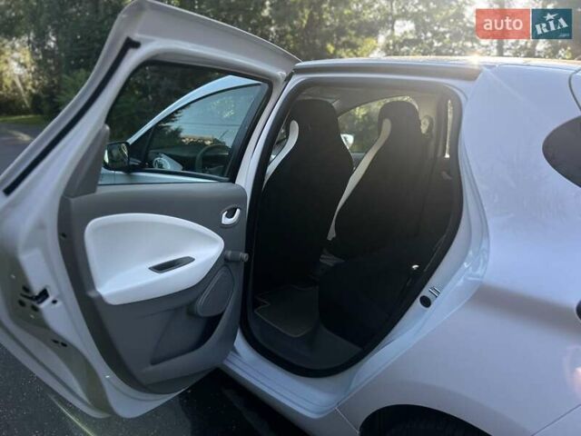 Белый Рено Зое, объемом двигателя 0 л и пробегом 16 тыс. км за 9287 $, фото 23 на Automoto.ua