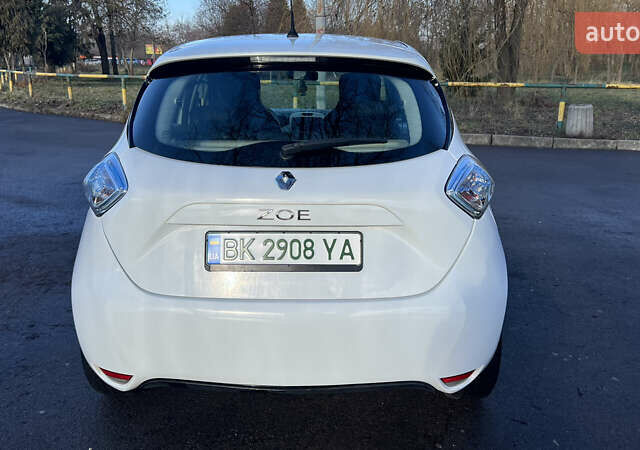 Белый Рено Зое, объемом двигателя 0 л и пробегом 85 тыс. км за 8700 $, фото 6 на Automoto.ua