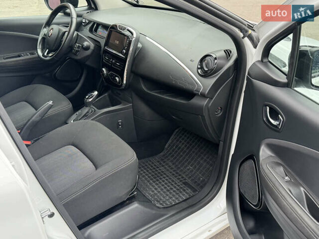 Білий Рено Зое, об'ємом двигуна 0 л та пробігом 91 тис. км за 10600 $, фото 18 на Automoto.ua