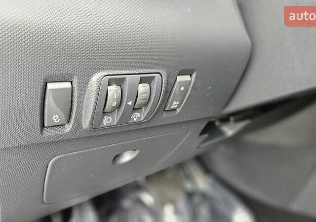 Белый Рено Зое, объемом двигателя 0 л и пробегом 71 тыс. км за 9550 $, фото 56 на Automoto.ua