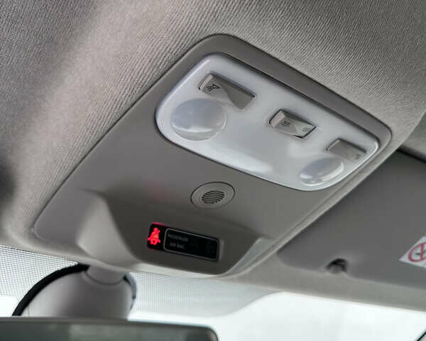 Белый Рено Зое, объемом двигателя 0 л и пробегом 96 тыс. км за 9800 $, фото 19 на Automoto.ua