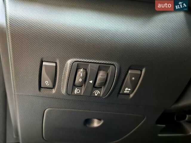 Белый Рено Зое, объемом двигателя 0 л и пробегом 129 тыс. км за 8700 $, фото 38 на Automoto.ua