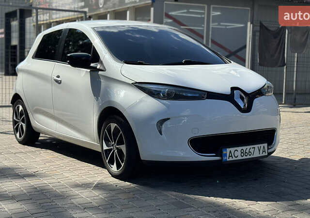 Белый Рено Зое, объемом двигателя 0 л и пробегом 125 тыс. км за 9900 $, фото 7 на Automoto.ua