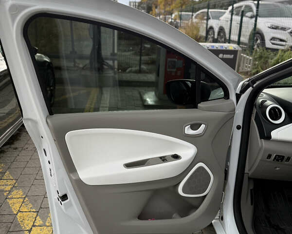 Рено Зое 2018 в Львове на Automoto.ua Белый Рено Зое, объемом двигателя 0 л и пробегом 78 тыс. км за 9900 $, фото 10 на Automoto.ua