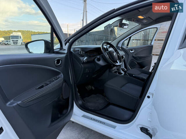 Белый Рено Зое, объемом двигателя 0 л и пробегом 51 тыс. км за 10800 $, фото 55 на Automoto.ua