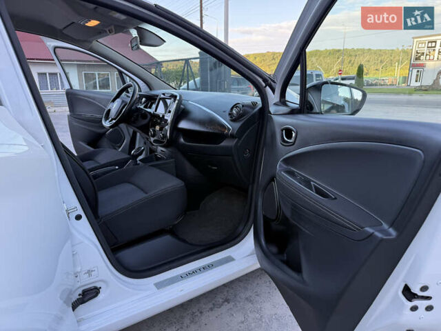 Белый Рено Зое, объемом двигателя 0 л и пробегом 51 тыс. км за 10800 $, фото 52 на Automoto.ua