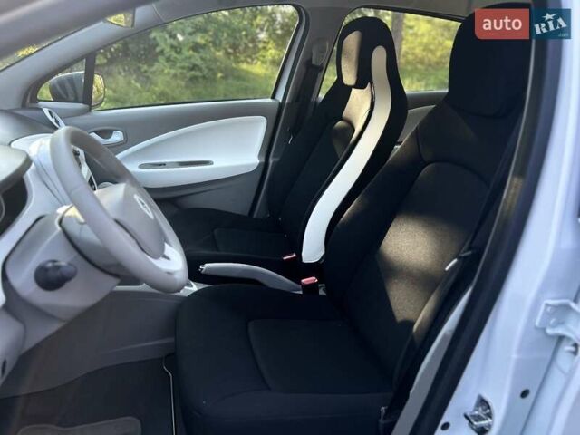 Белый Рено Зое, объемом двигателя 0 л и пробегом 16 тыс. км за 9287 $, фото 38 на Automoto.ua