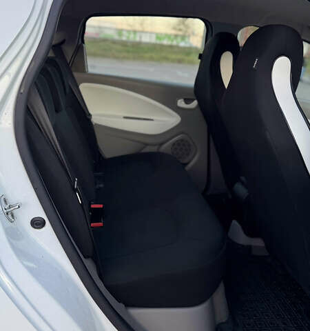 Белый Рено Зое, объемом двигателя 0 л и пробегом 117 тыс. км за 9800 $, фото 13 на Automoto.ua