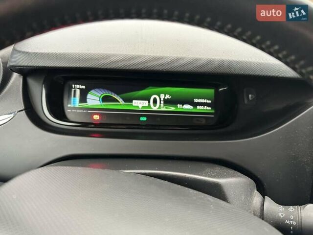 Белый Рено Зое, объемом двигателя 0 л и пробегом 105 тыс. км за 9100 $, фото 12 на Automoto.ua