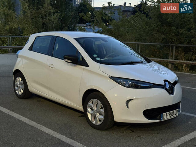 Белый Рено Зое, объемом двигателя 0 л и пробегом 82 тыс. км за 8999 $, фото 1 на Automoto.ua