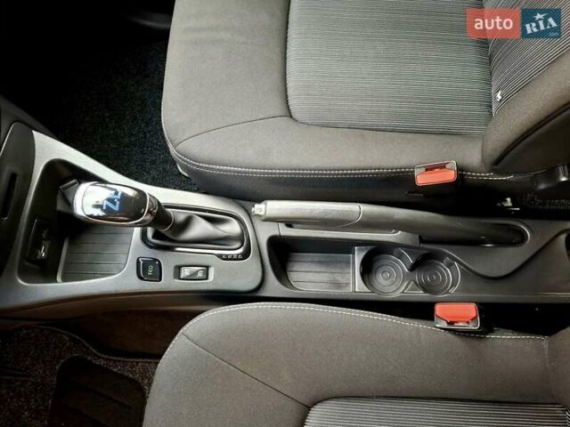 Белый Рено Зое, объемом двигателя 0 л и пробегом 129 тыс. км за 8700 $, фото 39 на Automoto.ua