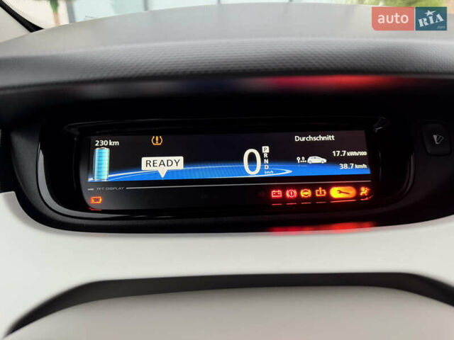 Белый Рено Зое, объемом двигателя 0 л и пробегом 127 тыс. км за 9200 $, фото 49 на Automoto.ua