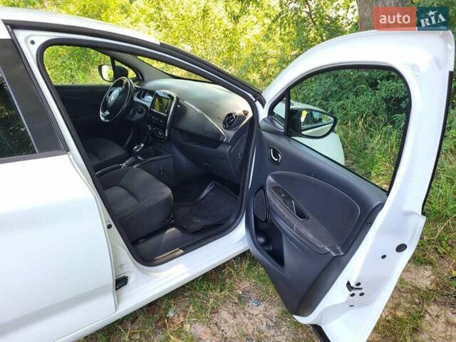 Белый Рено Зое, объемом двигателя 0 л и пробегом 157 тыс. км за 8500 $, фото 16 на Automoto.ua