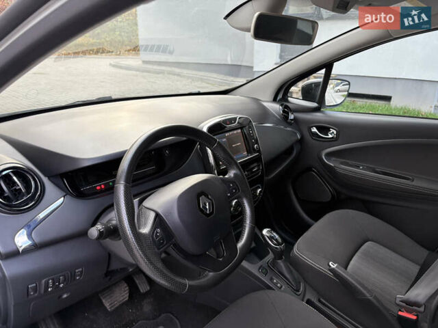 Белый Рено Зое, объемом двигателя 0 л и пробегом 44 тыс. км за 9999 $, фото 17 на Automoto.ua