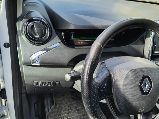 Белый Рено Зое, объемом двигателя 0 л и пробегом 42 тыс. км за 9500 $, фото 4 на Automoto.ua