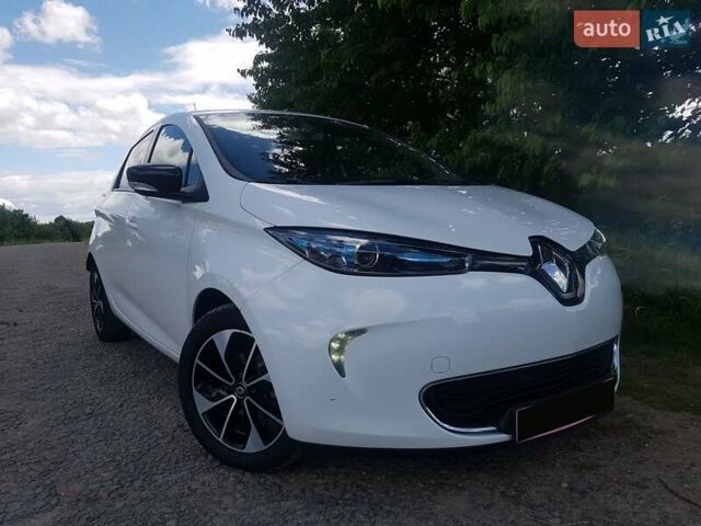 Белый Рено Зое, объемом двигателя 0 л и пробегом 95 тыс. км за 11000 $, фото 13 на Automoto.ua