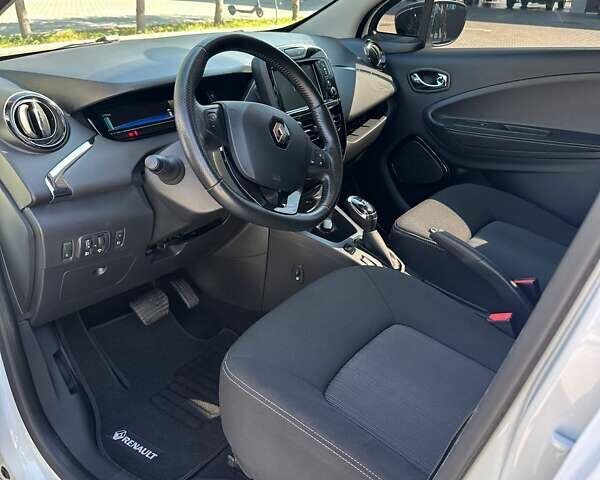 Білий Рено Зое, об'ємом двигуна 0 л та пробігом 41 тис. км за 11500 $, фото 17 на Automoto.ua