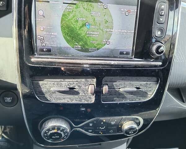 Білий Рено Зое, об'ємом двигуна 0 л та пробігом 42 тис. км за 9500 $, фото 25 на Automoto.ua